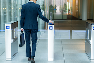 ゲートに入場する様子